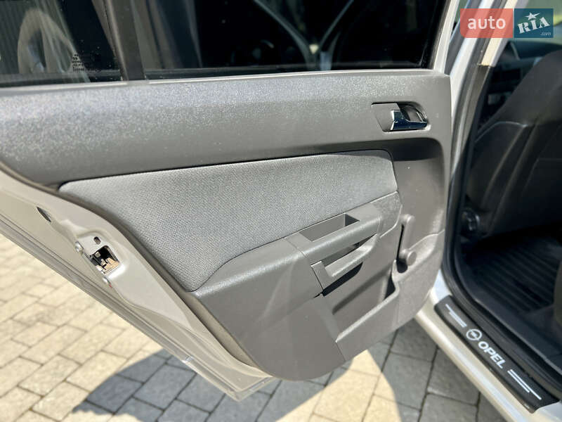 Універсал Opel Astra 2005 в Івано-Франківську