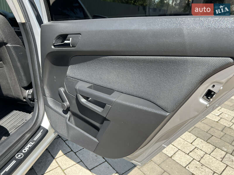Універсал Opel Astra 2005 в Івано-Франківську