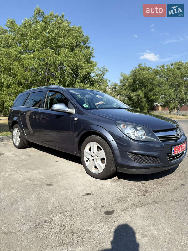Універсал Opel Astra 2010 в 