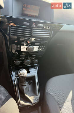 Універсал Opel Astra 2010 в 