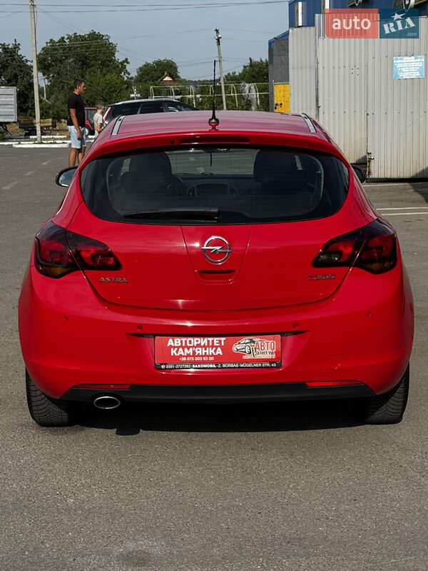Хэтчбек Opel Astra 2011 в Каменке