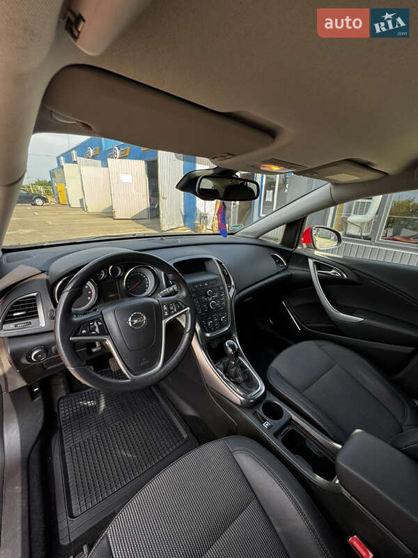Хэтчбек Opel Astra 2011 в Каменке