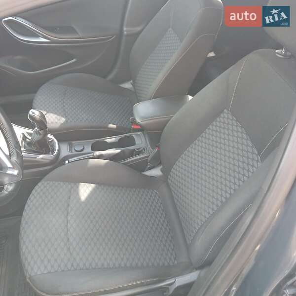 Універсал Opel Astra 2016 в Тячеві