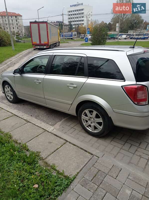 Универсал Opel Astra 2006 в Львове