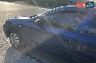 Седан Opel Astra 2004 в Золочеві