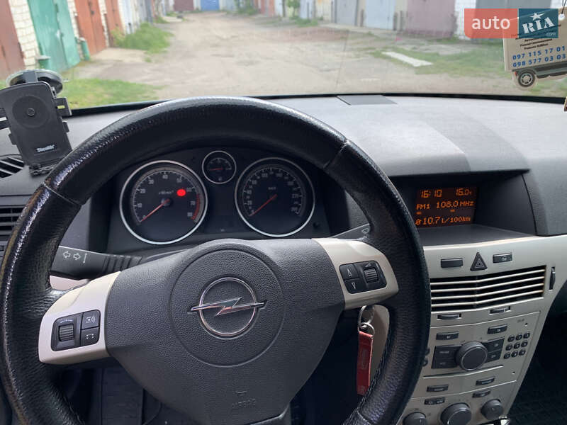 Универсал Opel Astra 2009 в Житомире