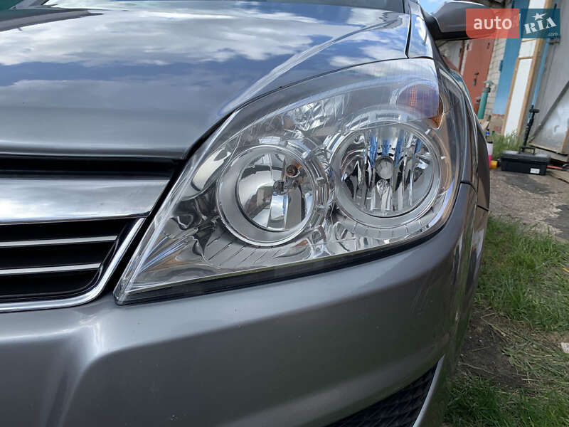 Универсал Opel Astra 2009 в Житомире