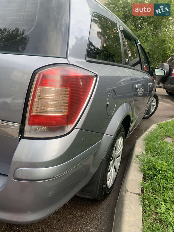 Универсал Opel Astra 2009 в Житомире