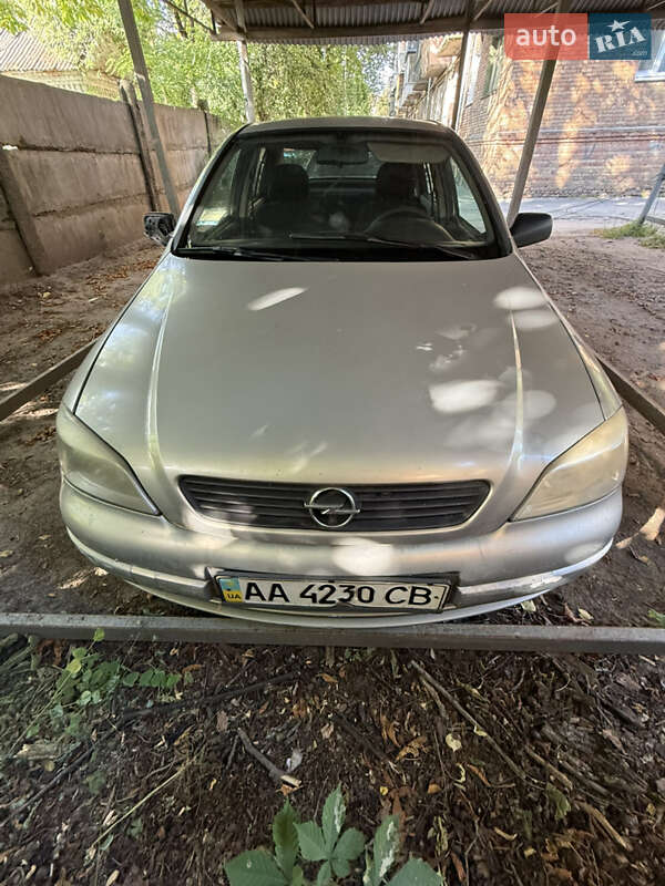 Седан Opel Astra 2006 в 