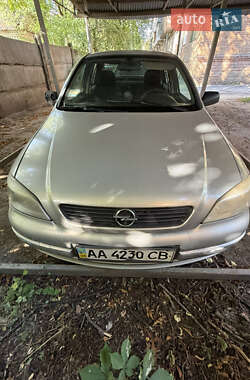 Седан Opel Astra 2006 в 