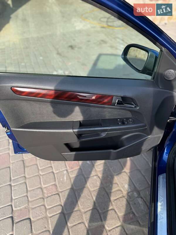 Универсал Opel Astra 2005 в Луцке