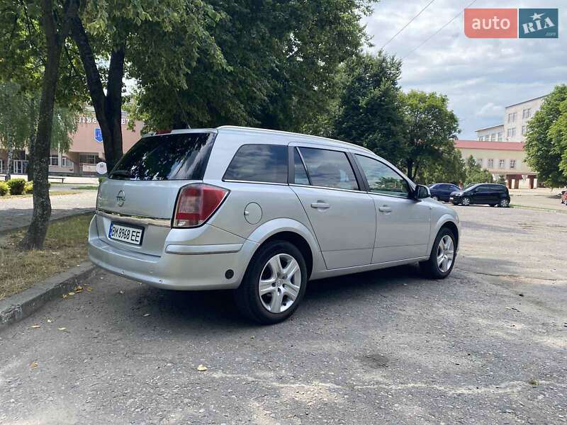 Универсал Opel Astra 2011 в Сумах