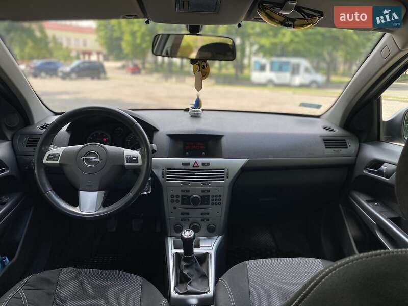 Универсал Opel Astra 2011 в Сумах