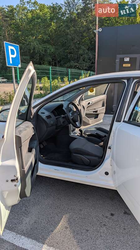 Універсал Opel Astra 2011 в Львові
