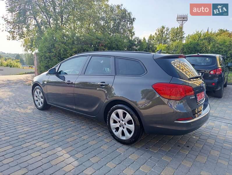 Универсал Opel Astra 2015 в Львове