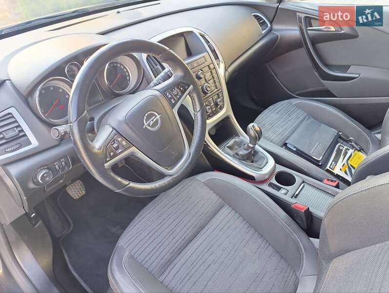 Универсал Opel Astra 2015 в Львове