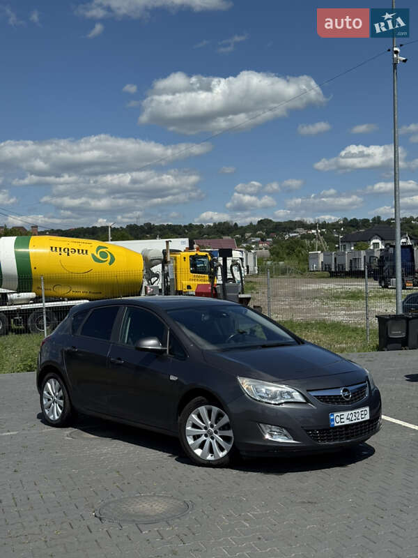 Хэтчбек Opel Astra 2010 в Черновцах