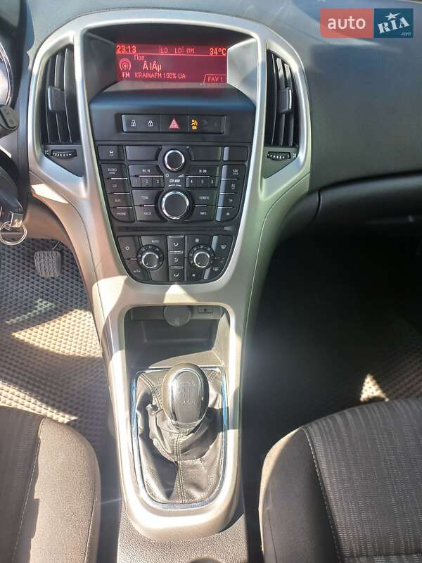 Универсал Opel Astra 2011 в Киеве