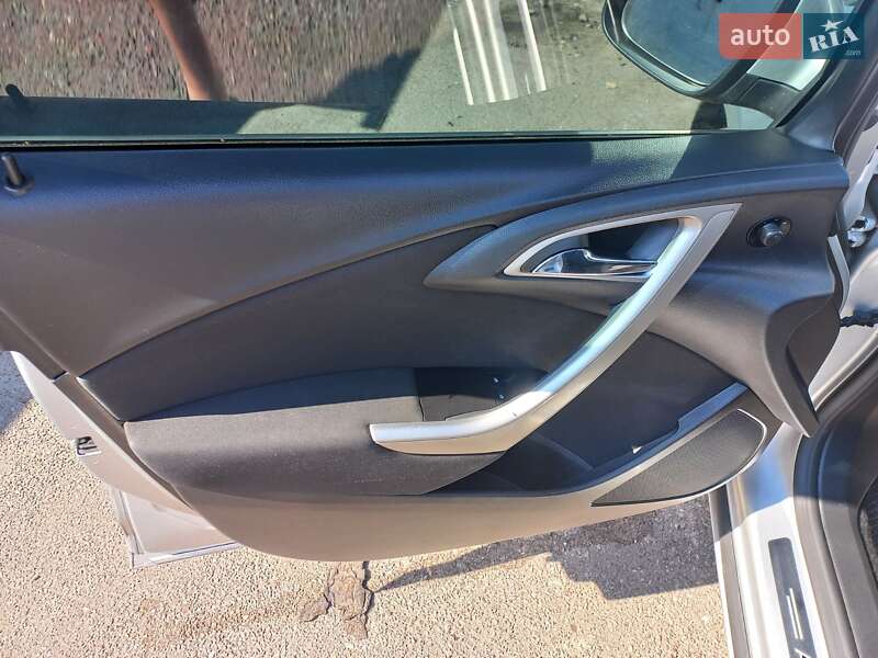 Универсал Opel Astra 2011 в Киеве