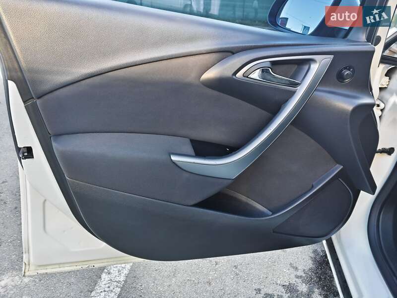 Универсал Opel Astra 2012 в Киеве