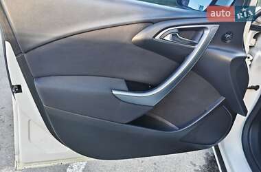 Универсал Opel Astra 2012 в 