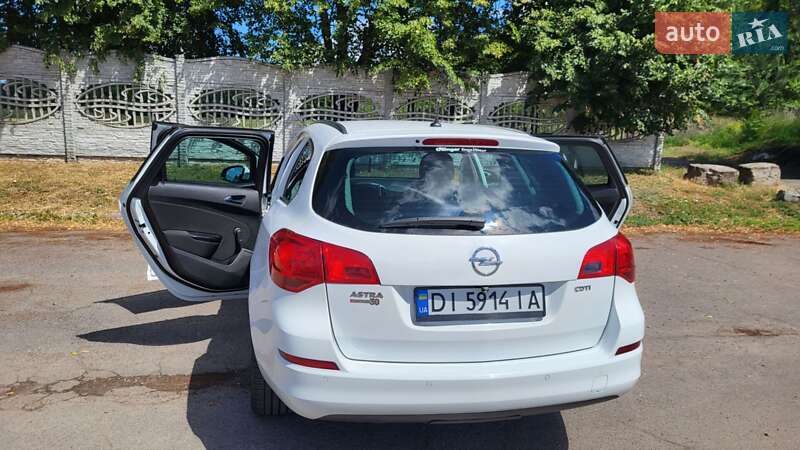 Універсал Opel Astra 2012 в Новопокровці