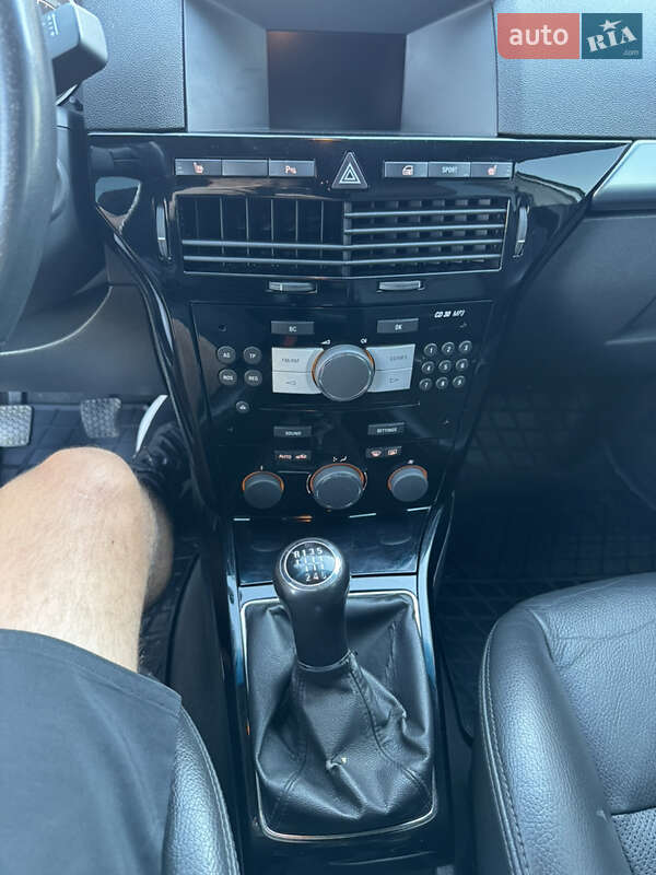 Универсал Opel Astra 2008 в Черновцах