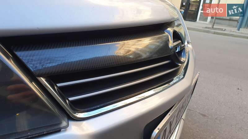 Седан Opel Astra 2011 в Харькове