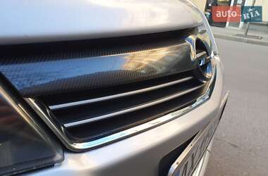 Седан Opel Astra 2011 в 