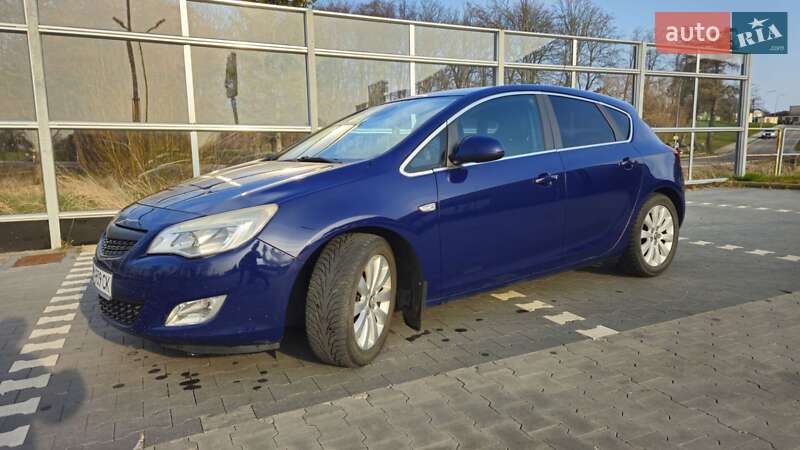 Хетчбек Opel Astra 2011 в Охтирці