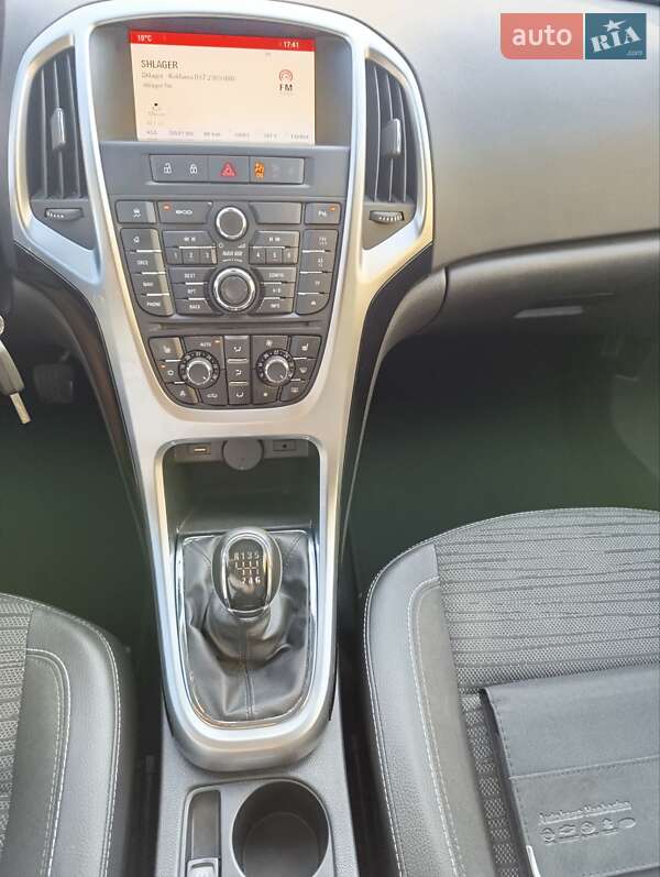 Универсал Opel Astra 2015 в Львове