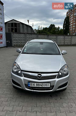 Универсал Opel Astra 2010 в Хмельницком