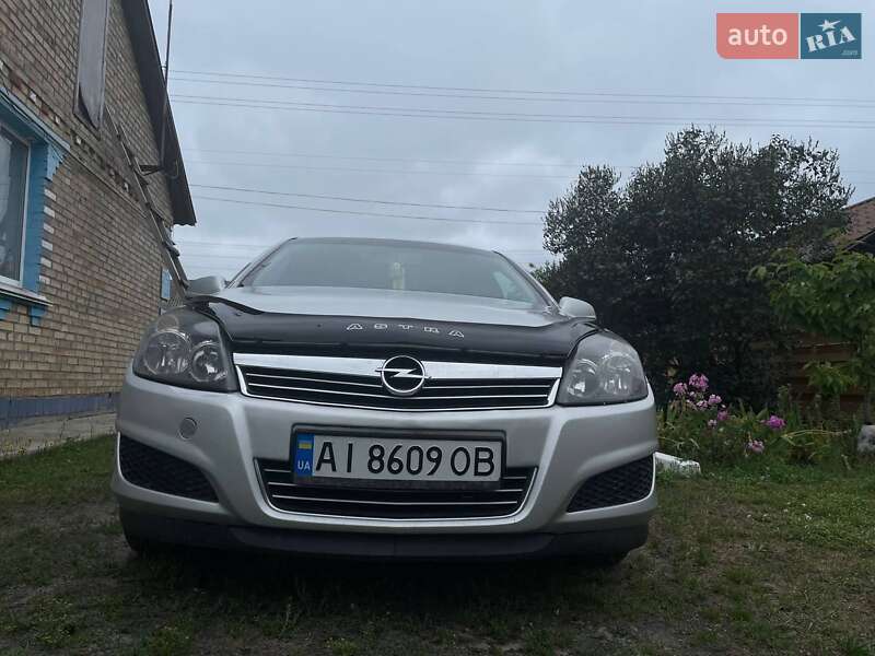 Универсал Opel Astra 2013 в Дымере