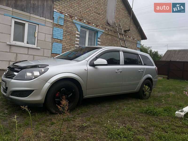 Универсал Opel Astra 2013 в Дымере