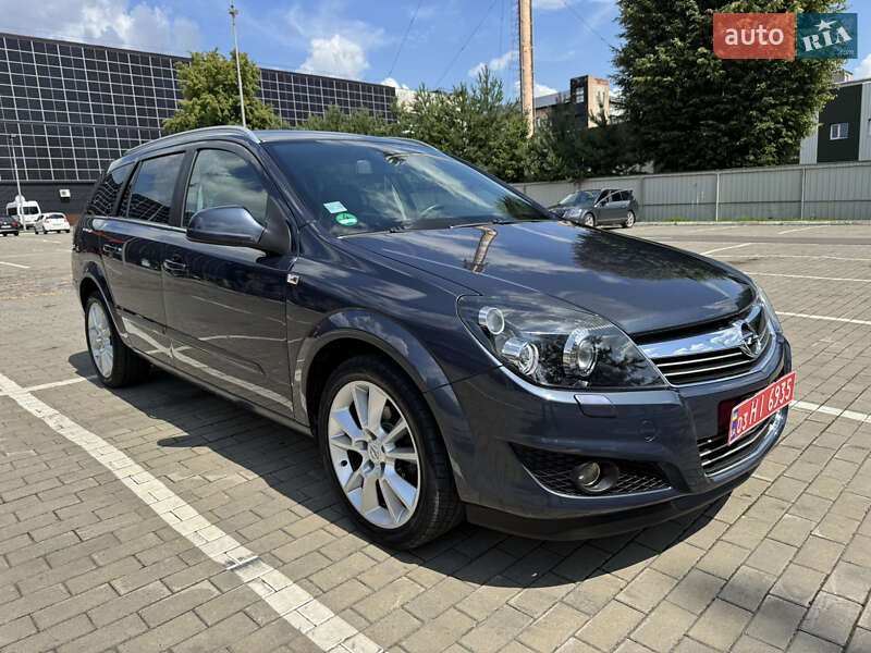 Универсал Opel Astra 2010 в Луцке