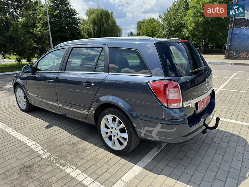 Универсал Opel Astra 2010 в Луцке