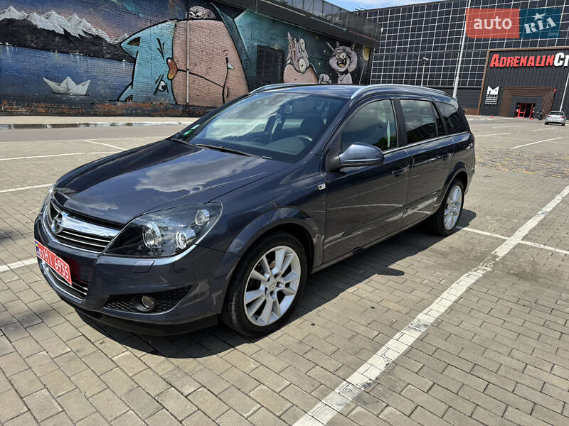 Универсал Opel Astra 2010 в Луцке