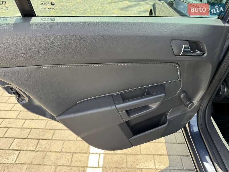 Универсал Opel Astra 2010 в Луцке