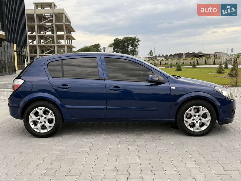 Хэтчбек Opel Astra 2006 в Черновцах
