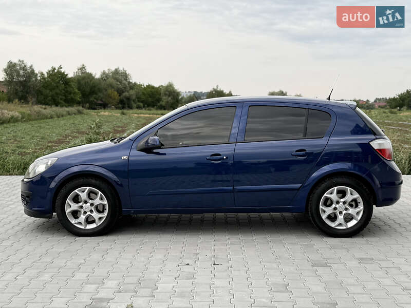 Хэтчбек Opel Astra 2006 в Черновцах