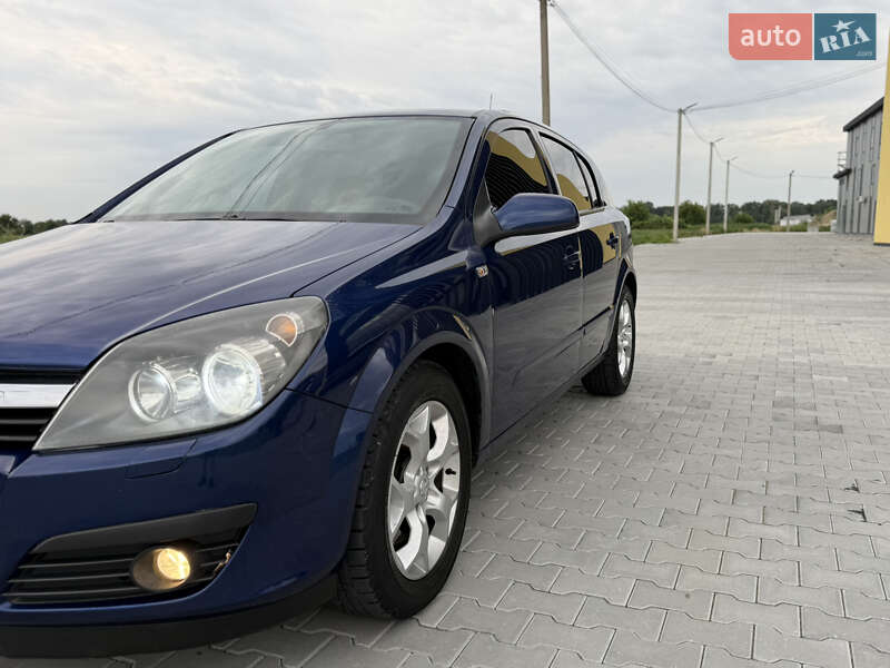 Хэтчбек Opel Astra 2006 в Черновцах