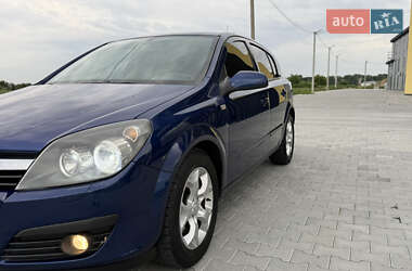 Хэтчбек Opel Astra 2006 в 