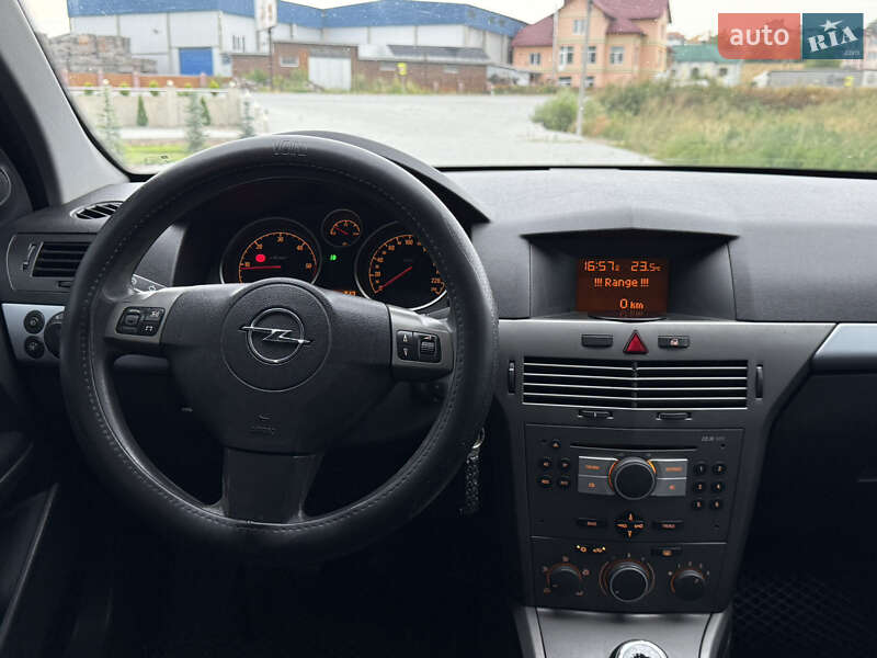 Хэтчбек Opel Astra 2006 в Черновцах