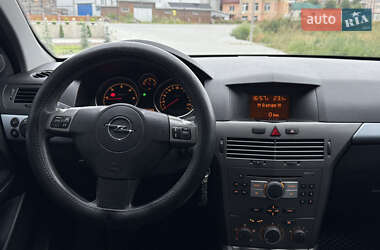 Хэтчбек Opel Astra 2006 в 