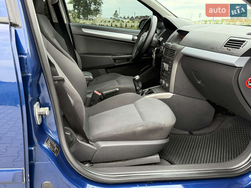 Хэтчбек Opel Astra 2006 в Черновцах
