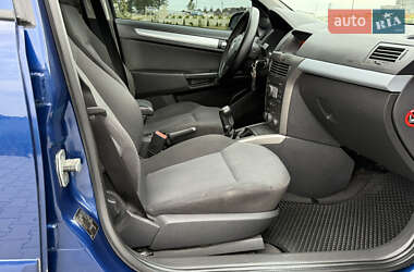 Хэтчбек Opel Astra 2006 в 