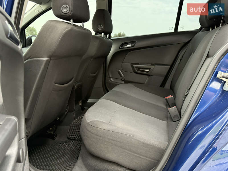 Хэтчбек Opel Astra 2006 в Черновцах