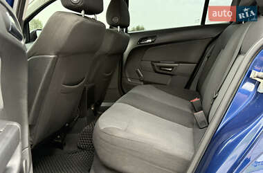 Хэтчбек Opel Astra 2006 в 