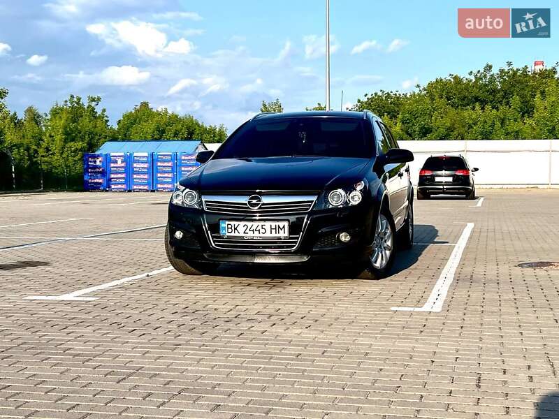 Универсал Opel Astra 2008 в Дубно