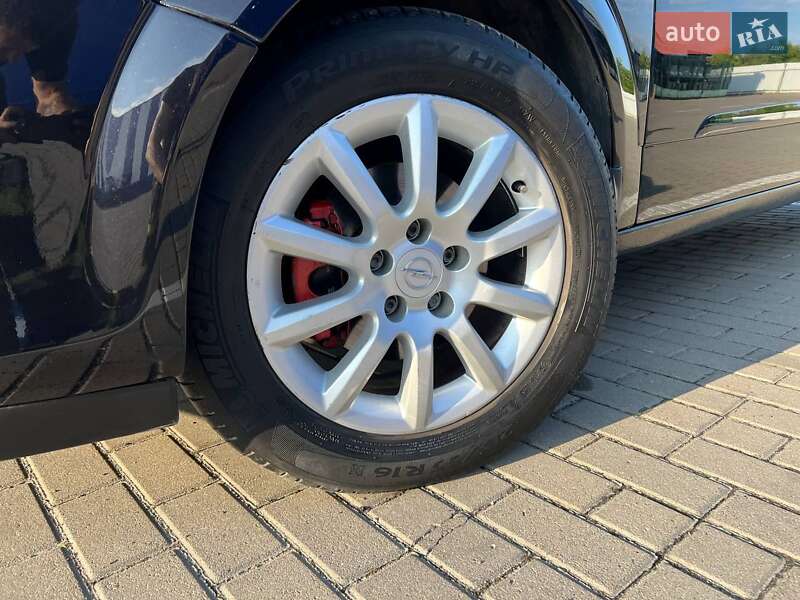 Универсал Opel Astra 2008 в Дубно